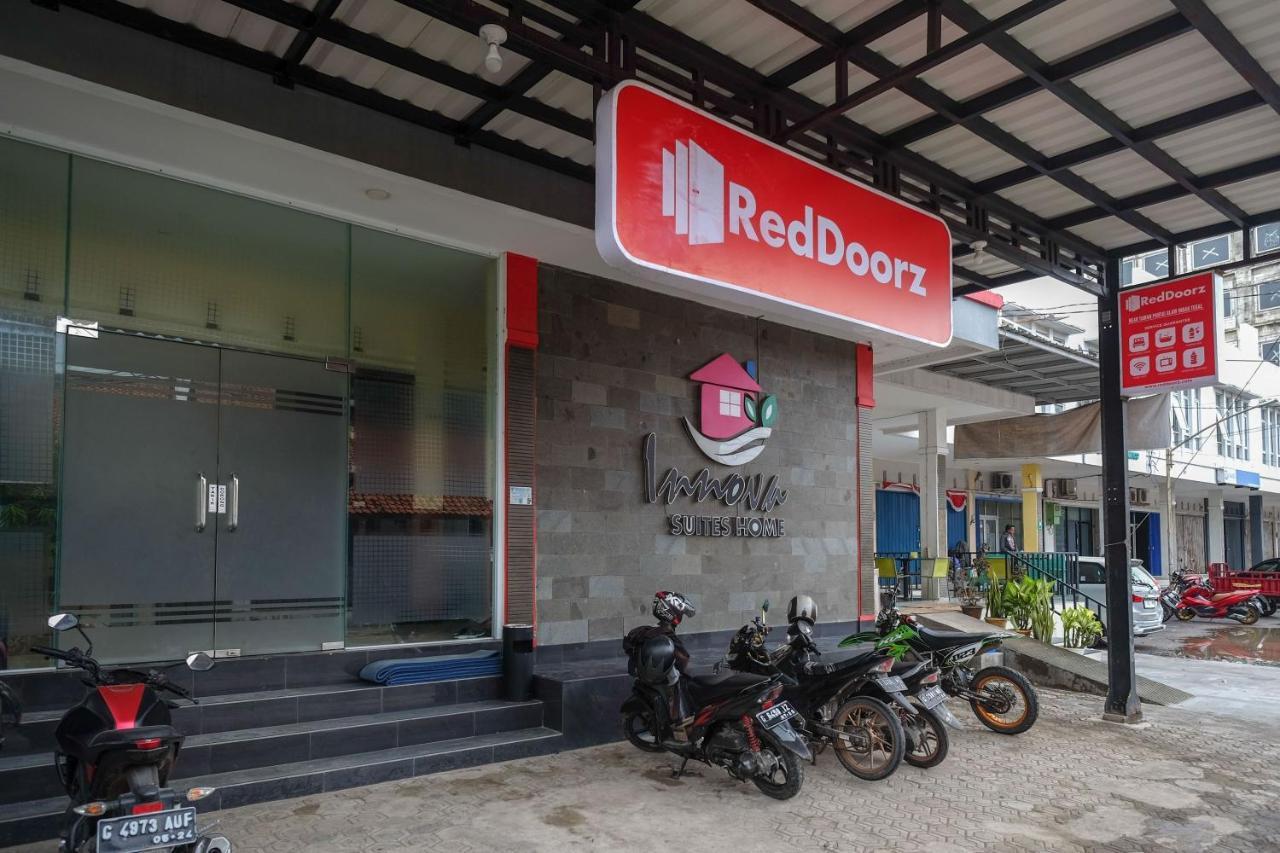 Готель Reddoorz Near Taman Pantai Alam Indah Tegal Теґал Екстер'єр фото